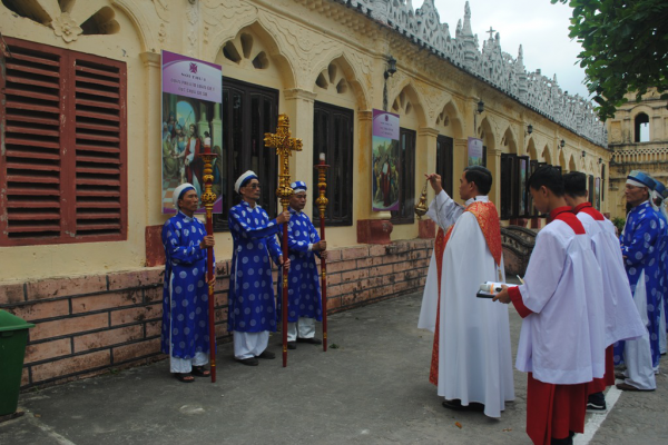 Suy niệm Đàng Thánh Giá - Thứ Sáu Tuần Thánh - NĂM TÂN PHÚC ÂM HÓA ĐỜI SỐNG GIÁO XỨ – 2015