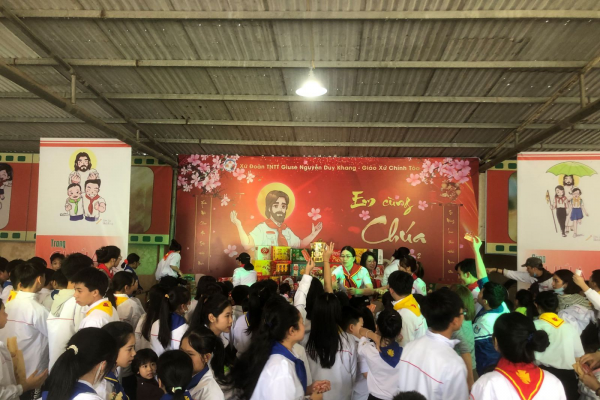 Niềm vui ngày hội Xuân Giáp Thìn với chủ đề “Em cùng Chúa đón Xuân” của TNTT Giáo xứ Chính Tòa