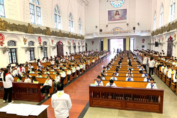 Thiếu nhi Thánh Thể Giáo xứ Chính Toà thi Giáo lý Học kì I, năm học 2025-2026